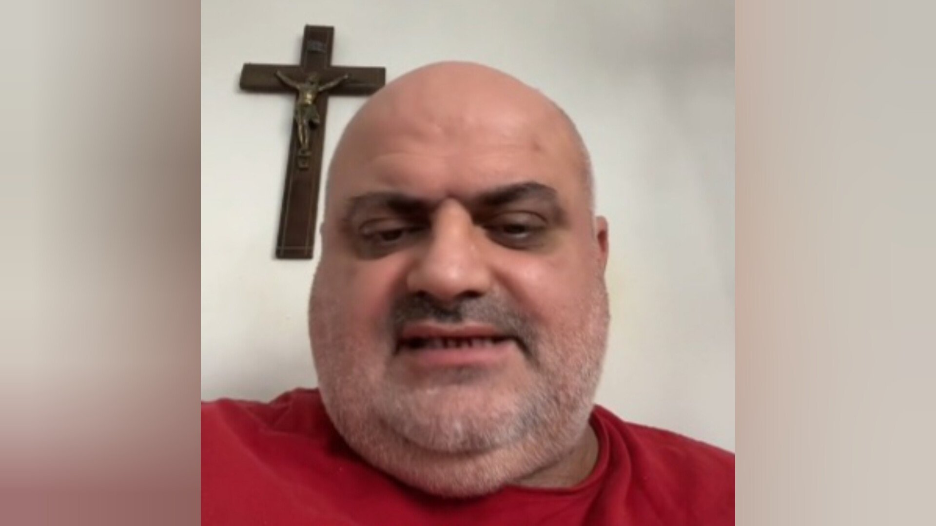 Cristão cadeirante é assassinado durante transmissão ao vivo na França