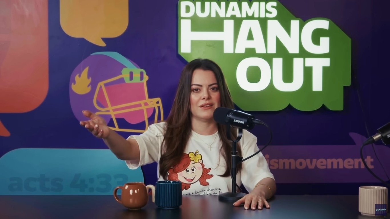 Ana Paula Valadão critica métodos de hipnose no louvor: "Não é adoração racional"