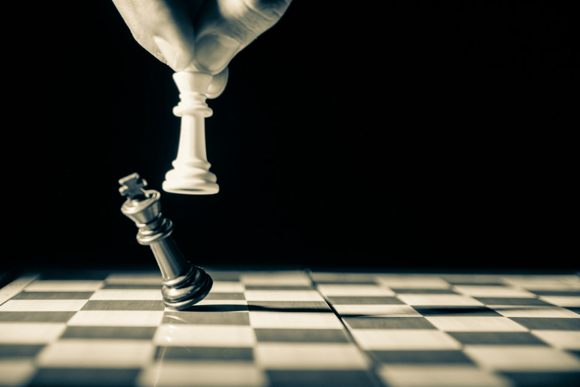 O exercício da crueldade do poder: No real e no imaginário