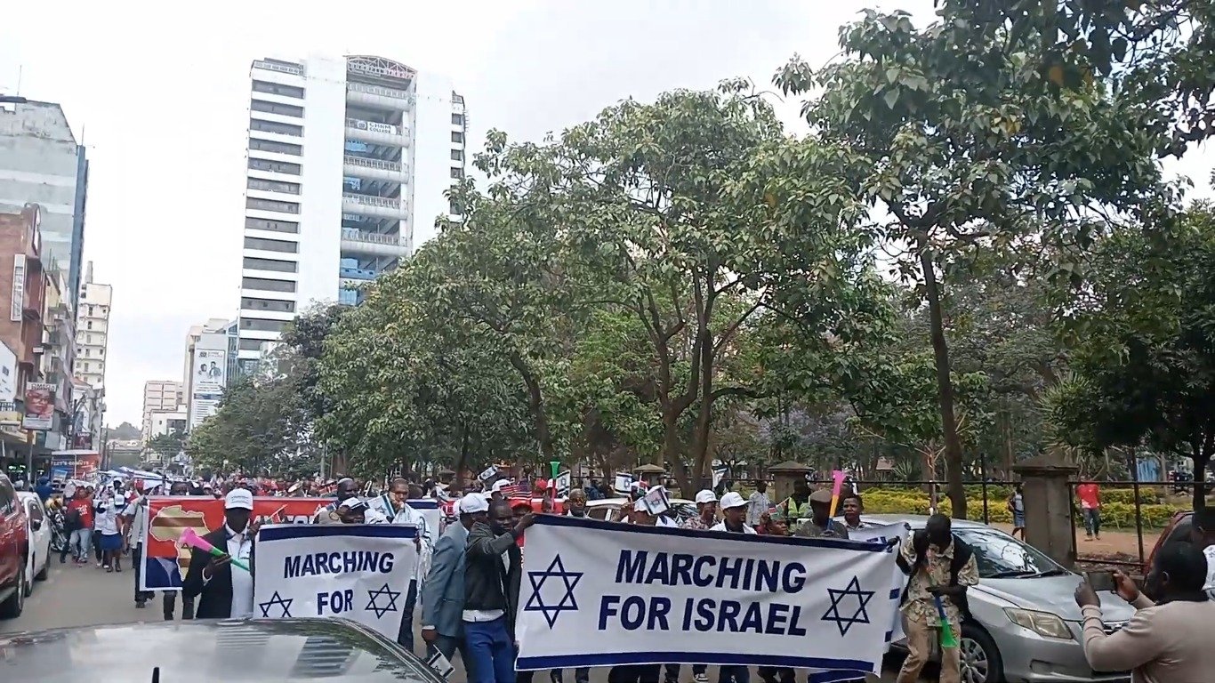 Evangélicos vão às ruas do Quênia em apoio ao Estado judeu: "Sem Israel, não há Messias"