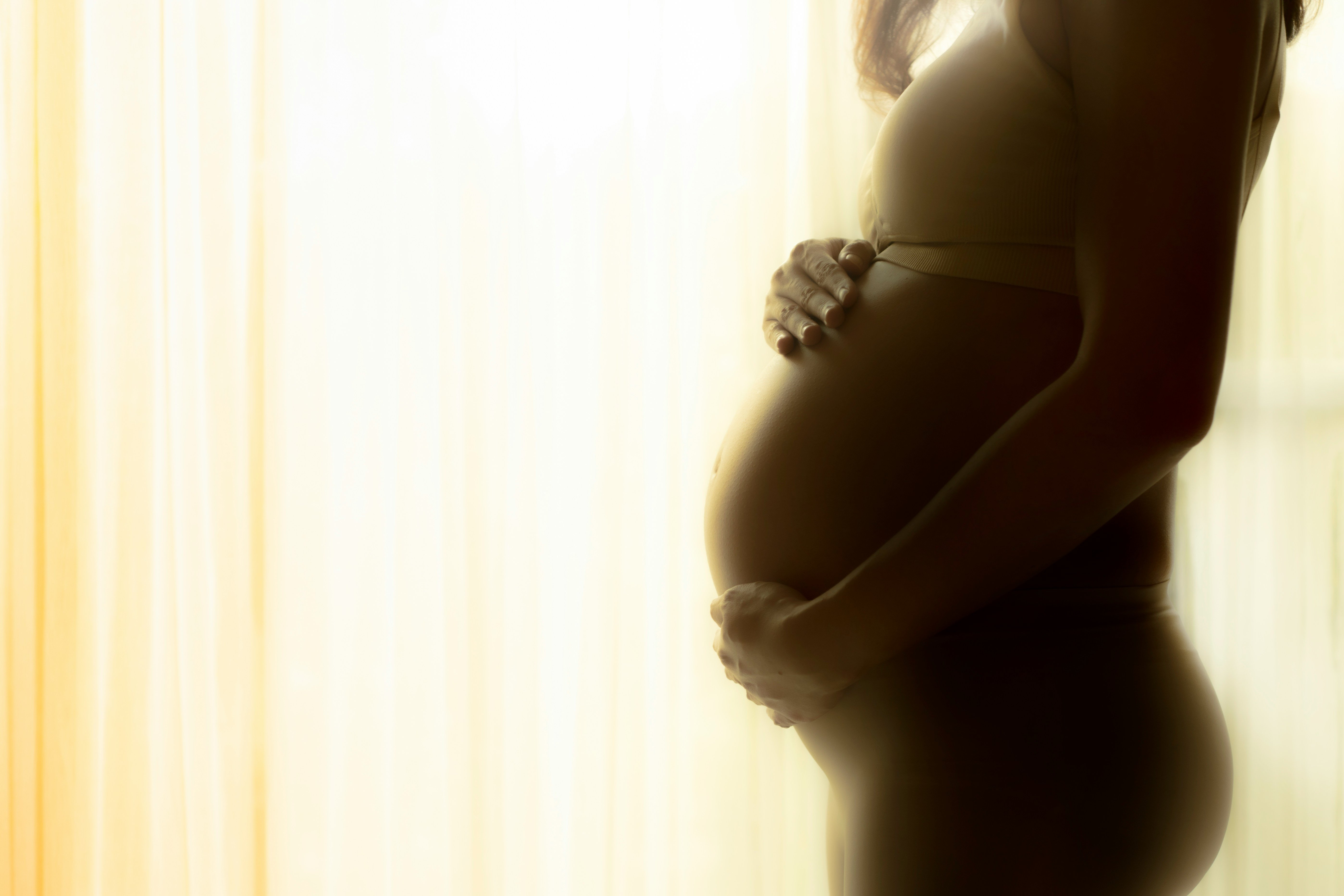Justiça suspente aborto para gravidez por retirada de preservativo sem consentimento