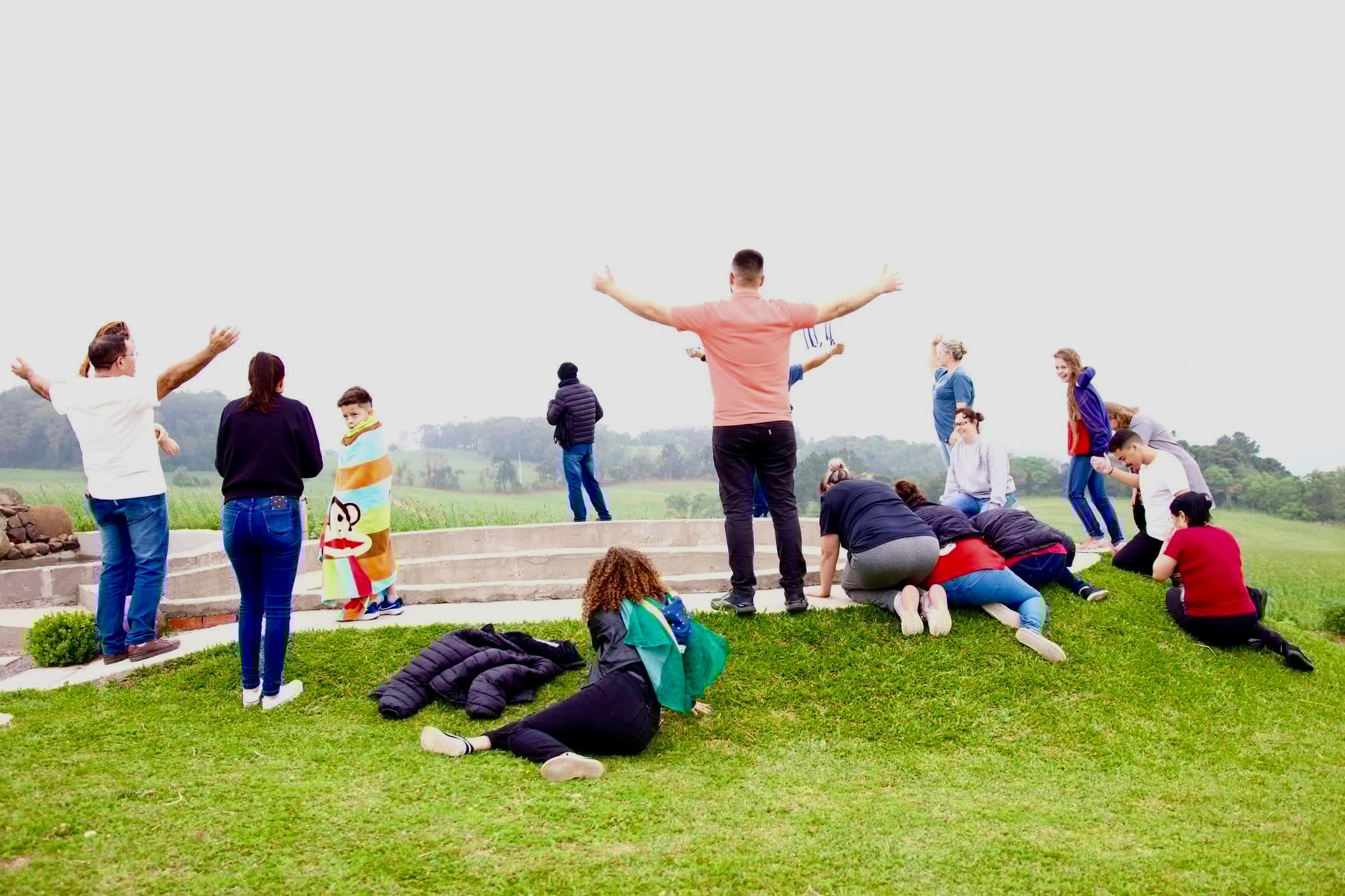 Por que orar no monte, se posso orar em casa? Pastor responde
