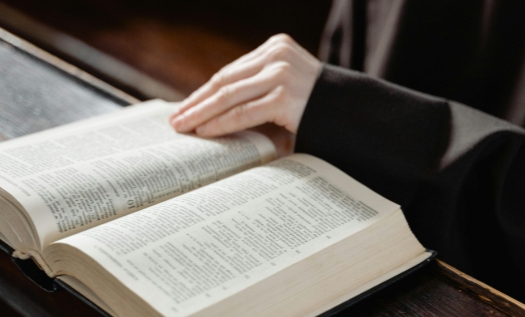 Pouso Alegre é a terceira cidade de MG a aprovar uso da Bíblia em escolas