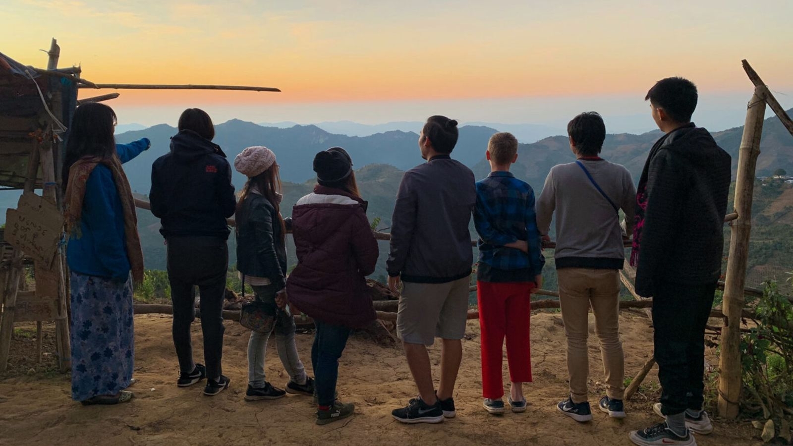 Chris Hemsworth em 12 Heróis