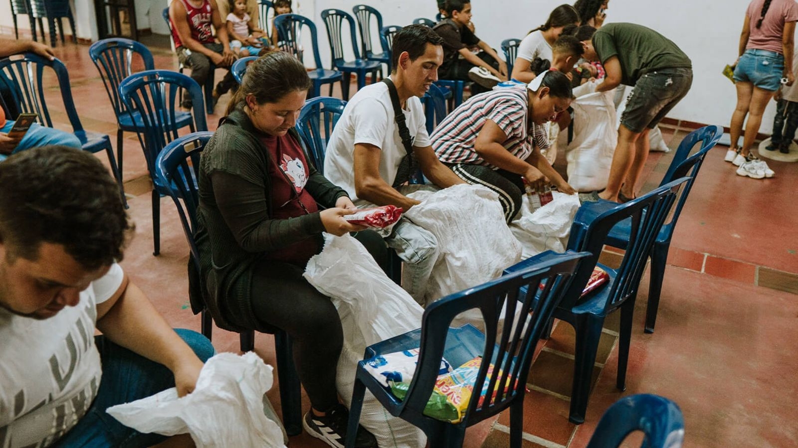 Famílias que fogem da crise na Venezuela são tocadas pelo amor de Jesus na Colômbia