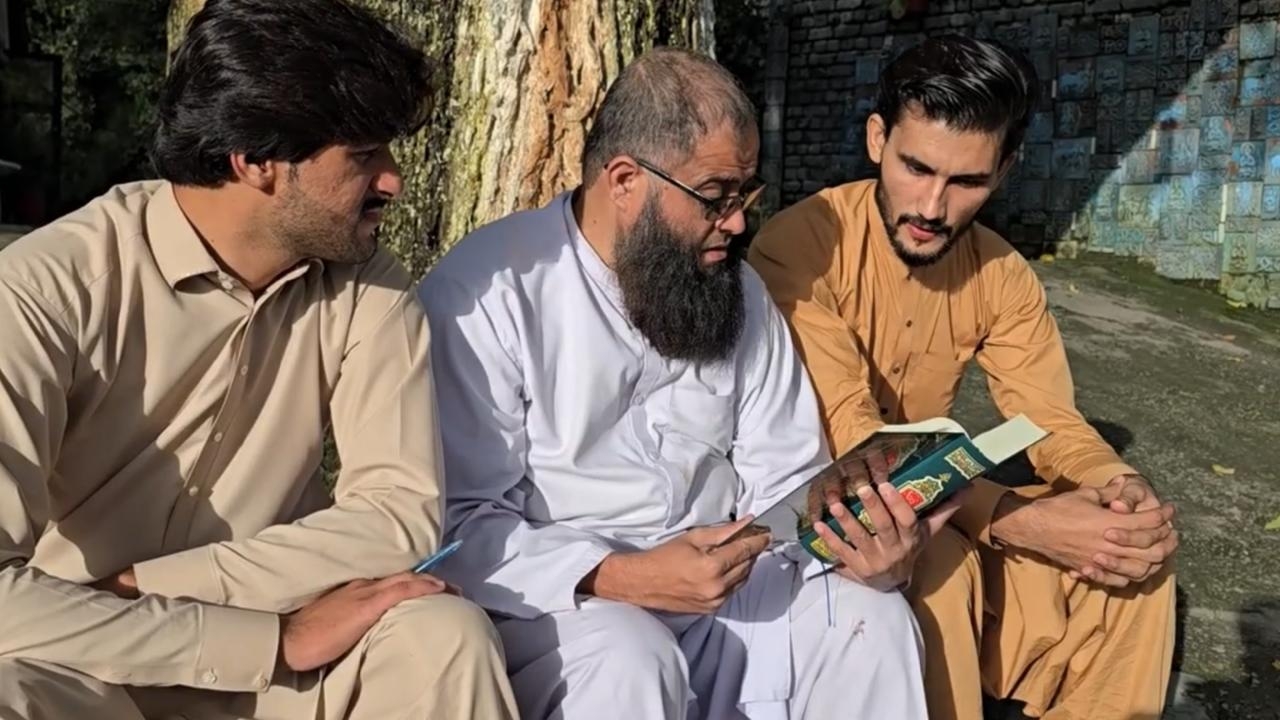 Cristão tem braço e costela quebrados por distribuir Bíblias no Afeganistão