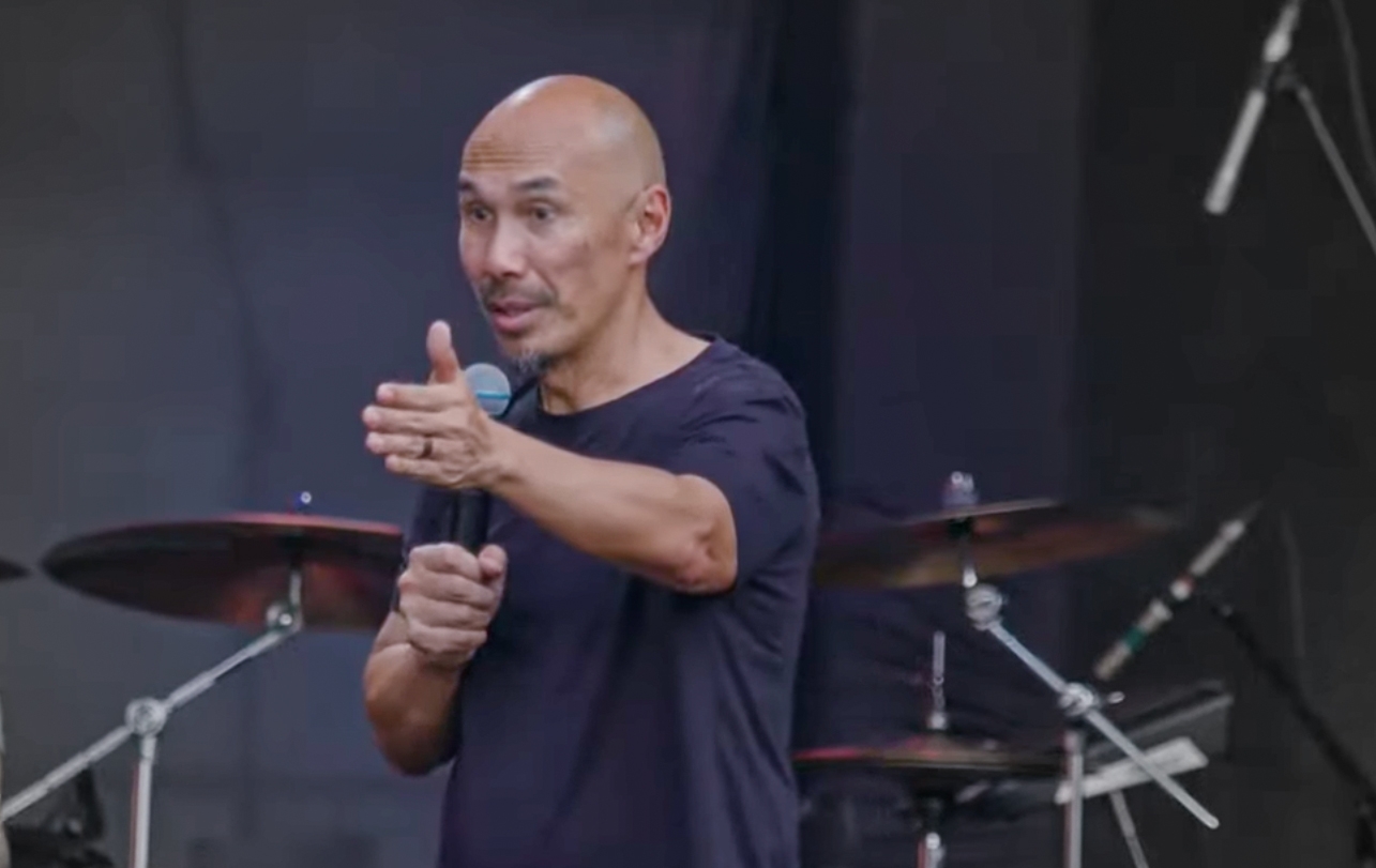 ‘Quando paramos de ir às nações, ficamos confortáveis demais’, diz Francis Chan no The Send