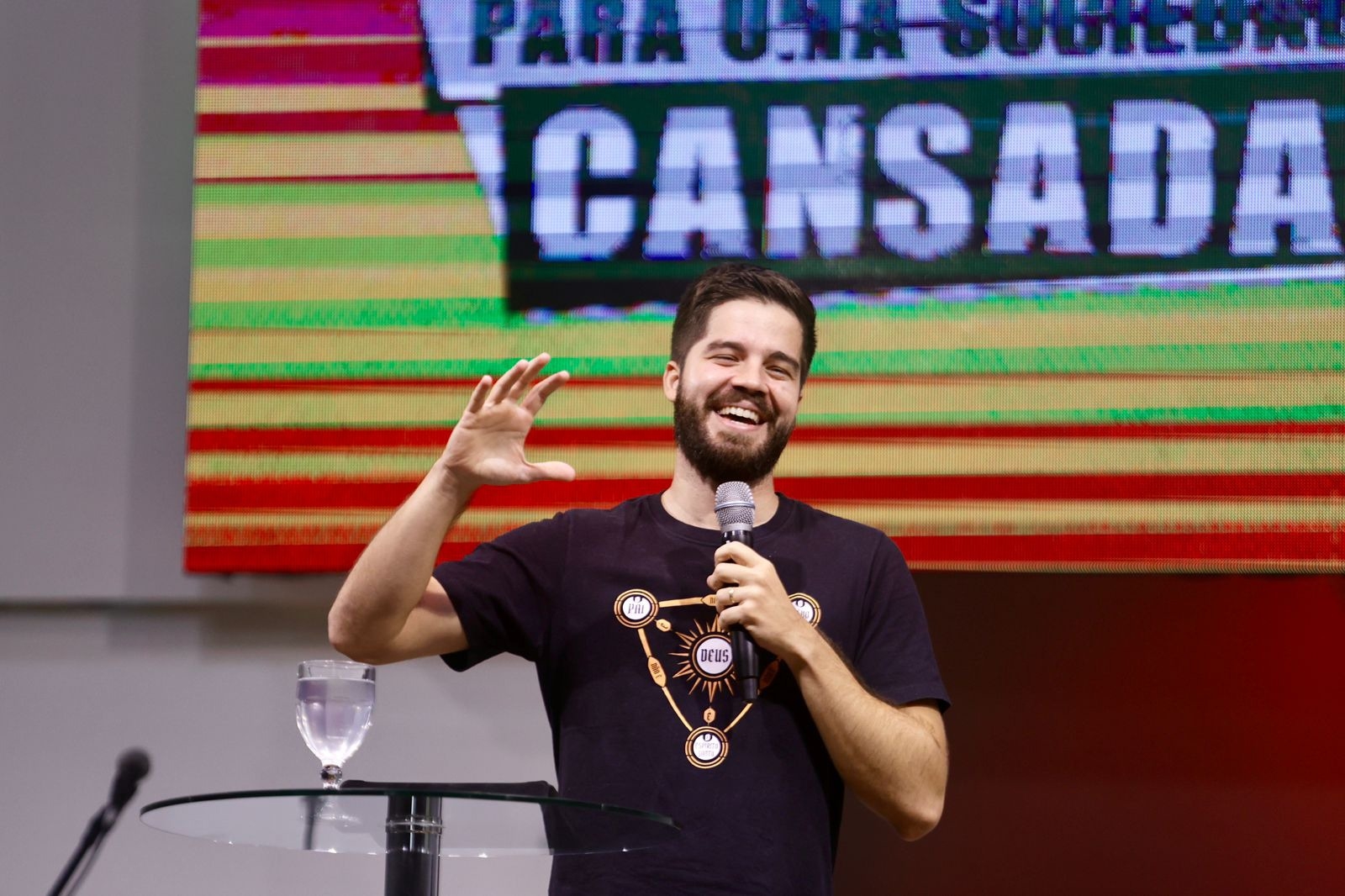 Teólogo ensina como viver o cristianismo sem fardos em novo livro