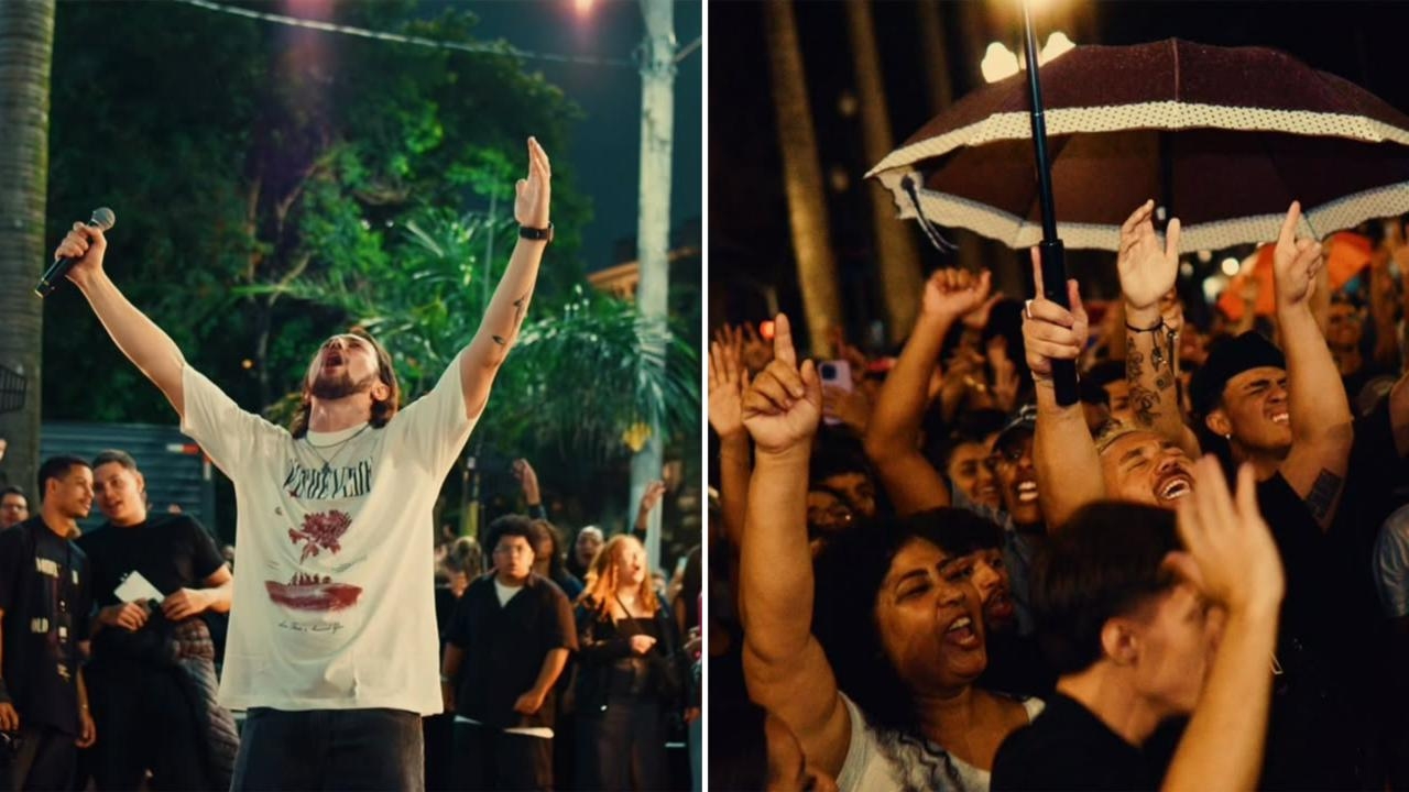 Sob chuva, centenas de jovens adoram Jesus na Praça da Sé: ‘O Evangelho foi pregado’”