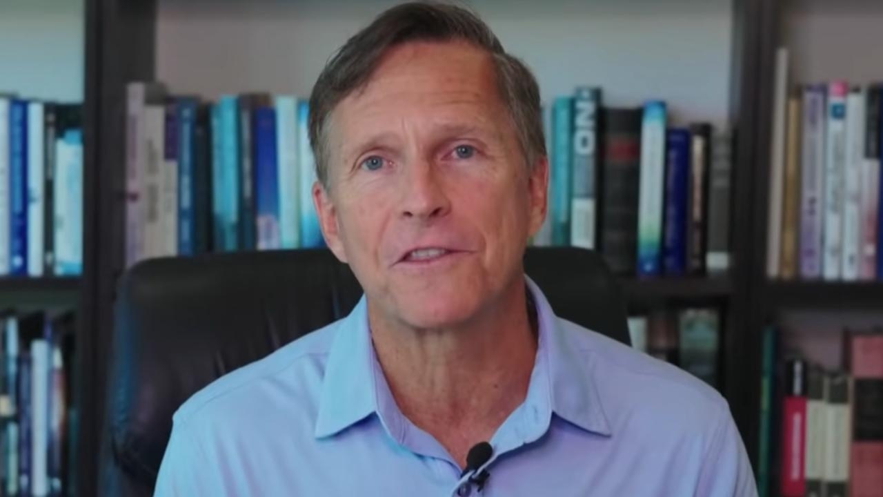 Ex-cético que estudou 1.500 experiências de quase morte diz que casos se alinham à Bíblia”