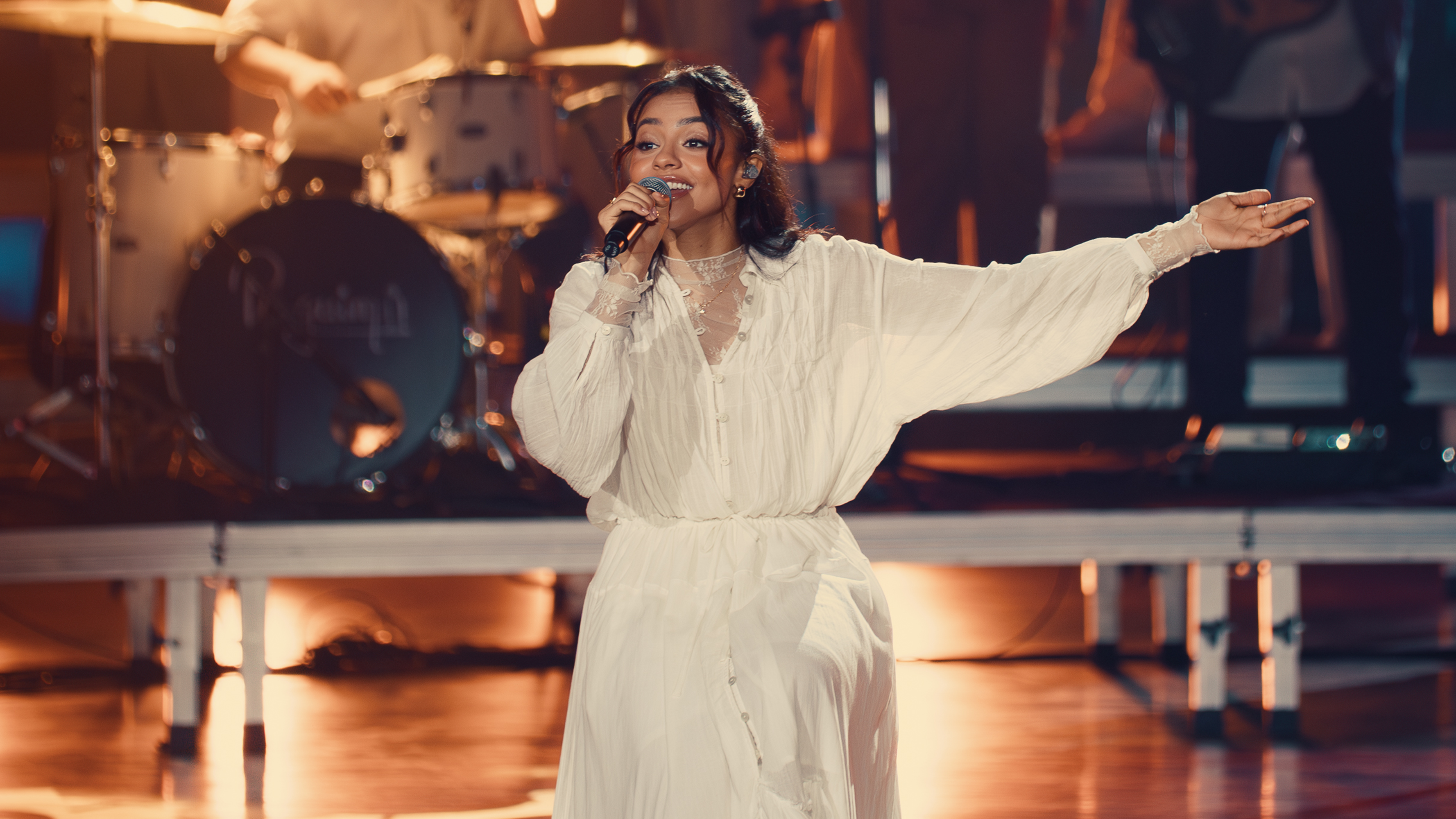 Julia Vitória apresenta nova música “Princípio e Fim”