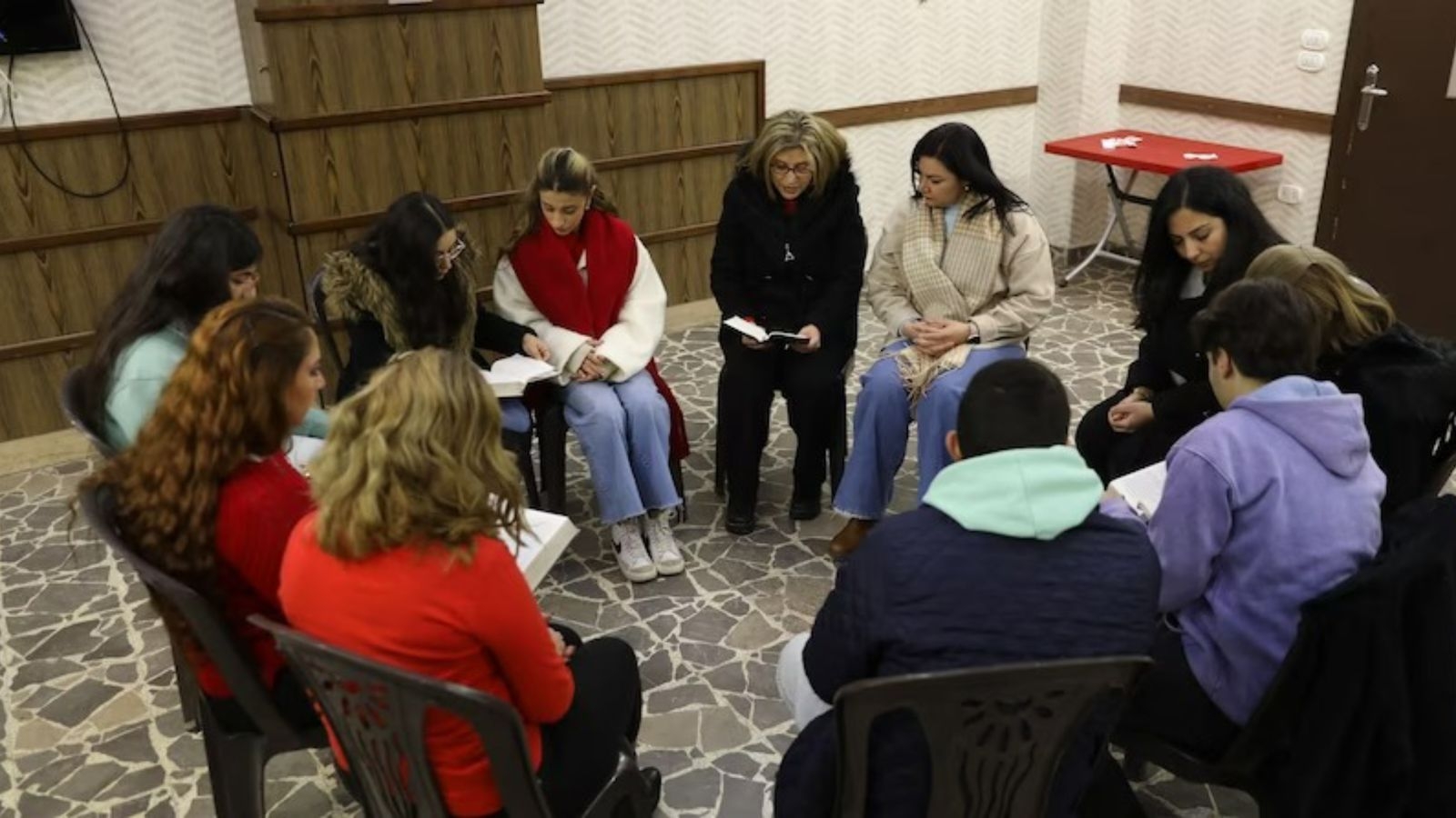 Estudo bíblico leva mulheres de diferentes origens religiosas a Jesus na Síria