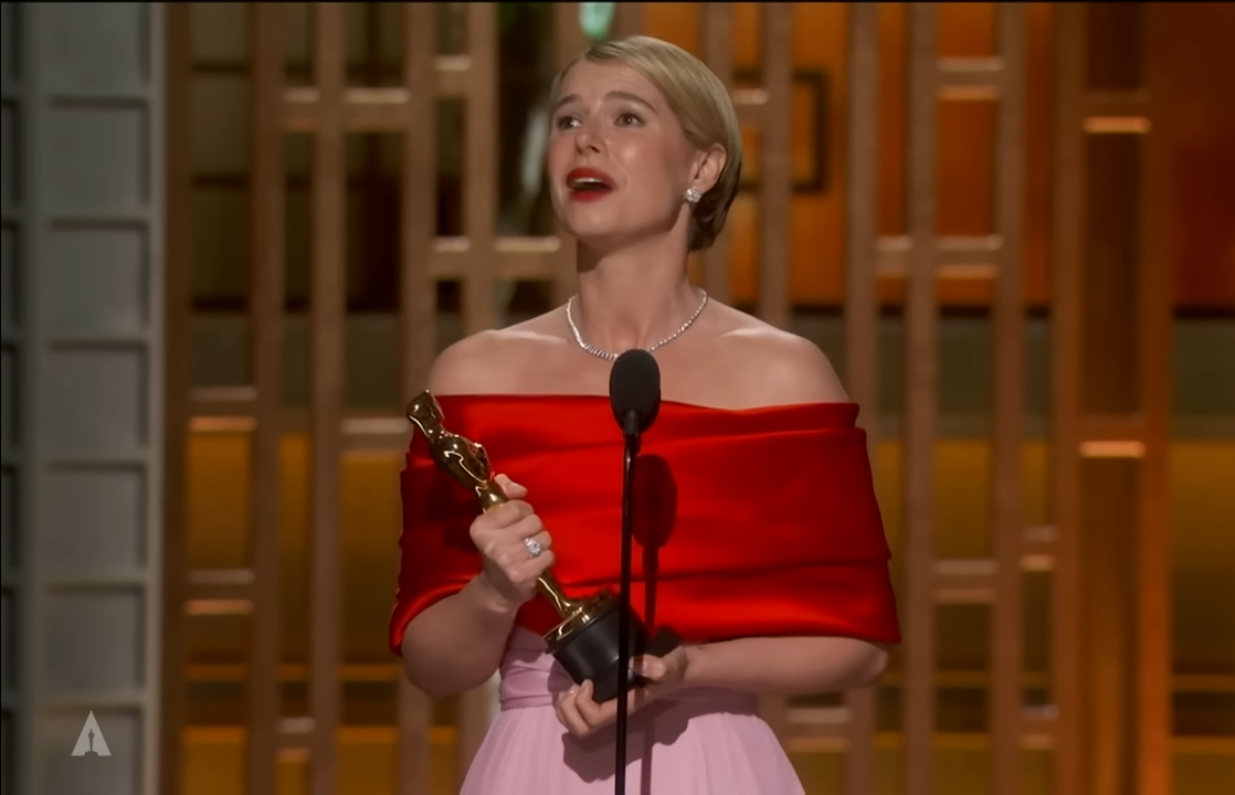 Vencedora do Oscar de ‘Melhor Atriz’ celebra maternidade: “Amo ser mãe”