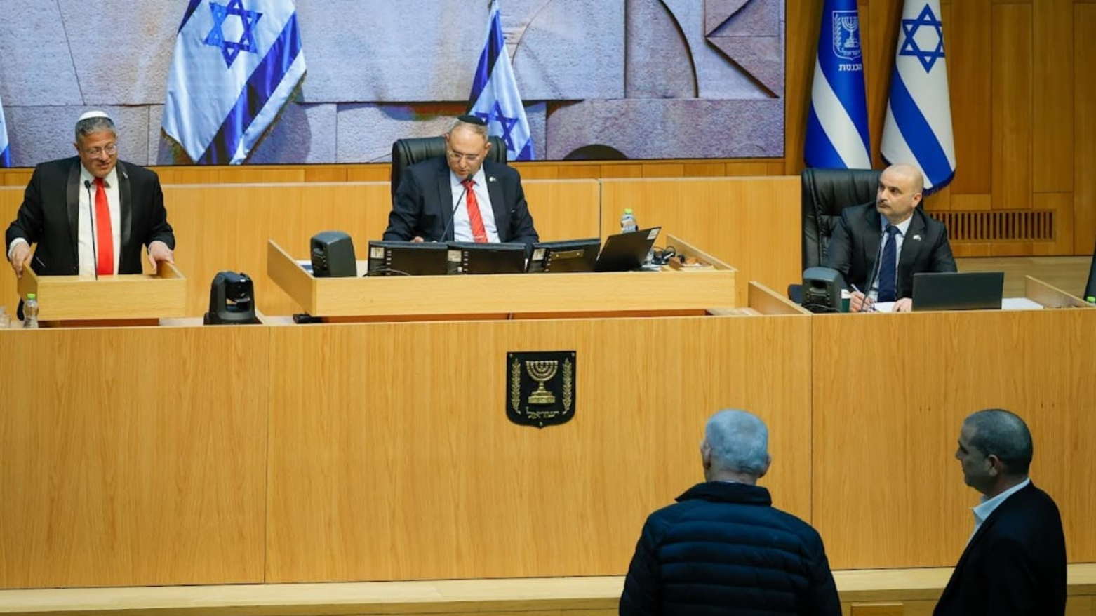 Parlamento de Israel aprova projeto de lei que institui pena de morte para terroristas