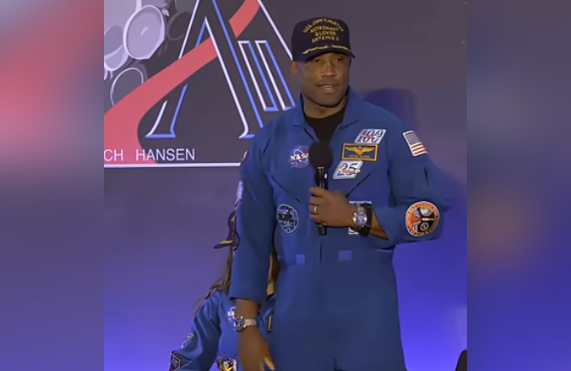 Chris Hemsworth em 12 Heróis