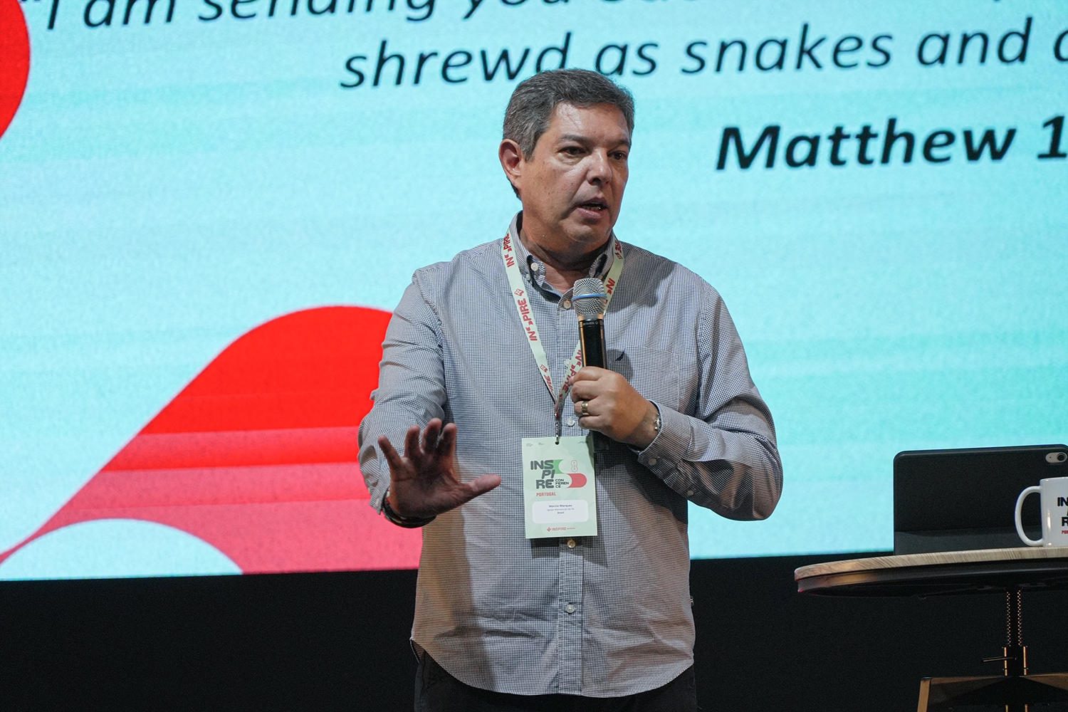 Chris Hemsworth em 12 Heróis