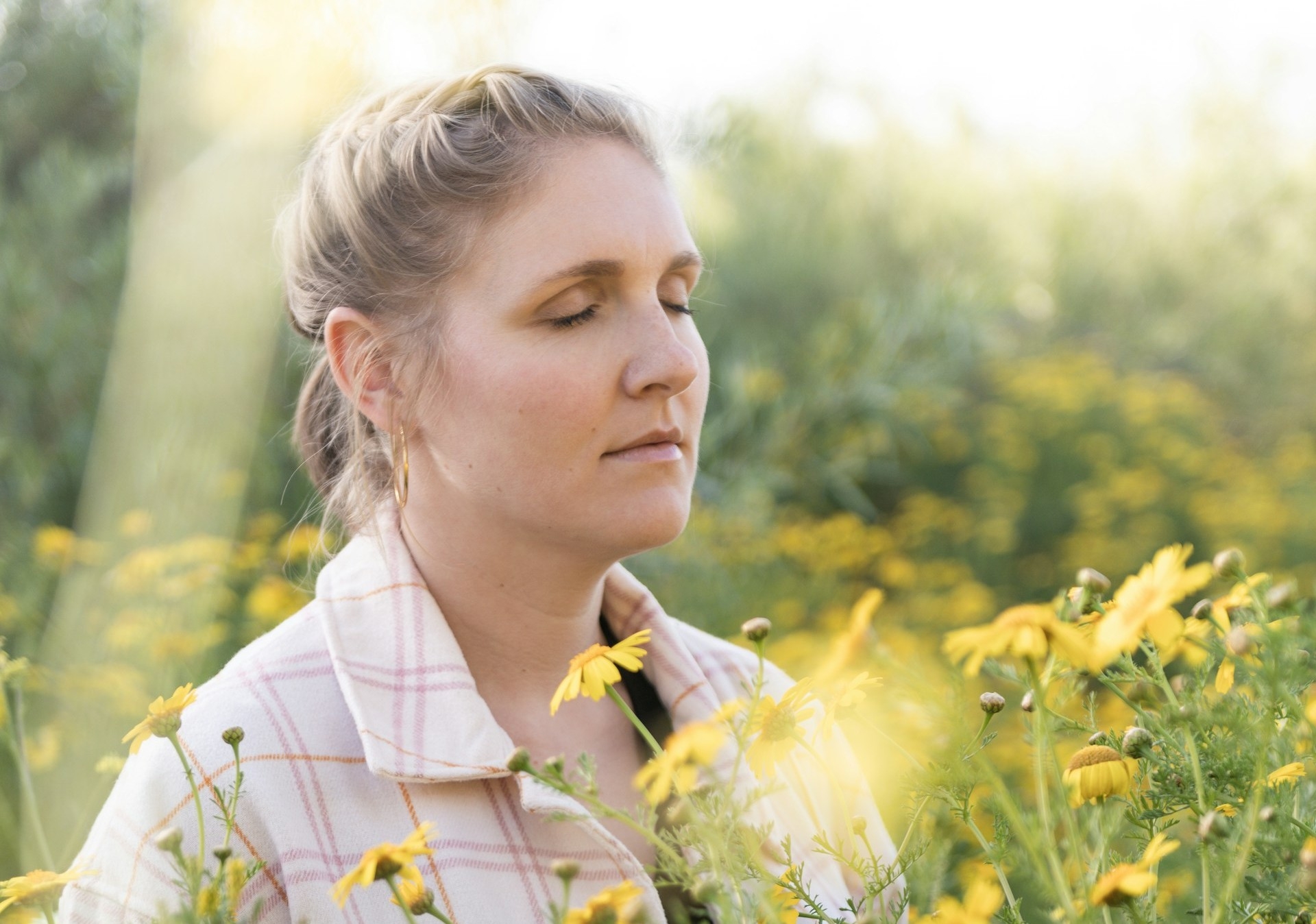O poder da rendição: Conheça uma mulher que venceu através da adoração