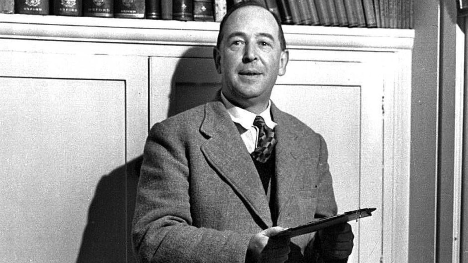 Biografia de C. S. Lewis, autor de “As Crônicas de Nárnia”, ganha versão infantil sobre fé 