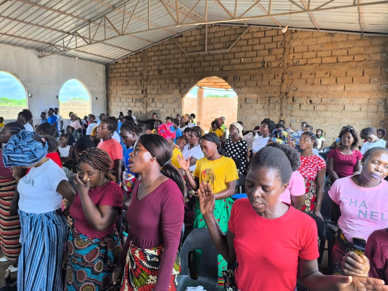 Pastor africano leva mais de 60 prostitutas a Jesus: “Agora são evangelistas”