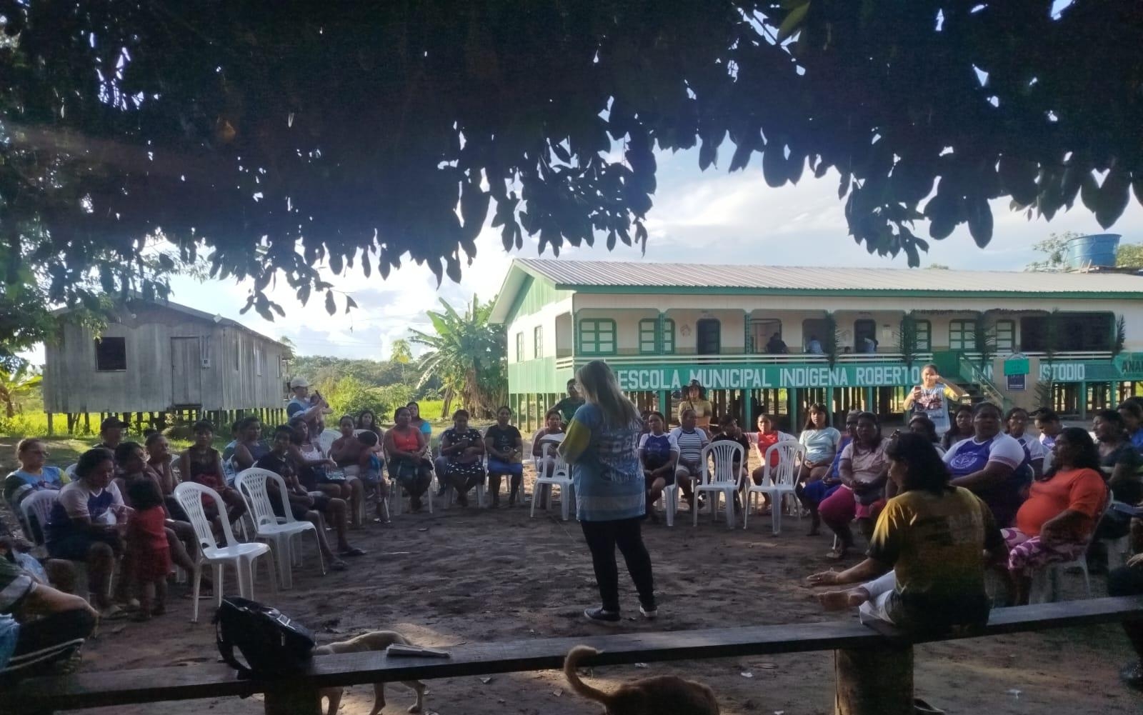Indígenas se rendem a Jesus em 1ª conferência de mulheres ribeirinhas do Amazonas