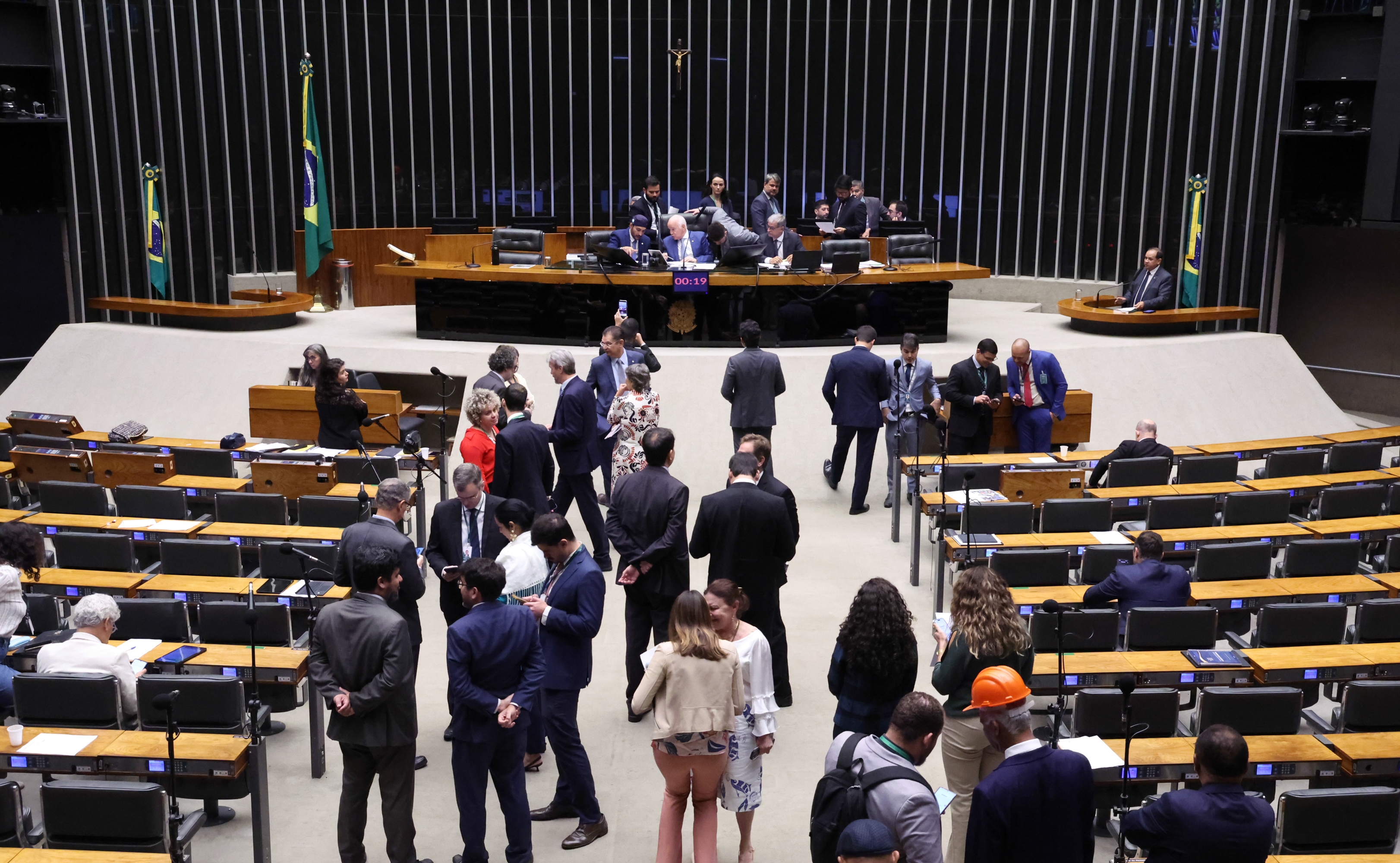 Câmara aprova PEC que prevê menos impostos para igrejas e suas entidades sociais”