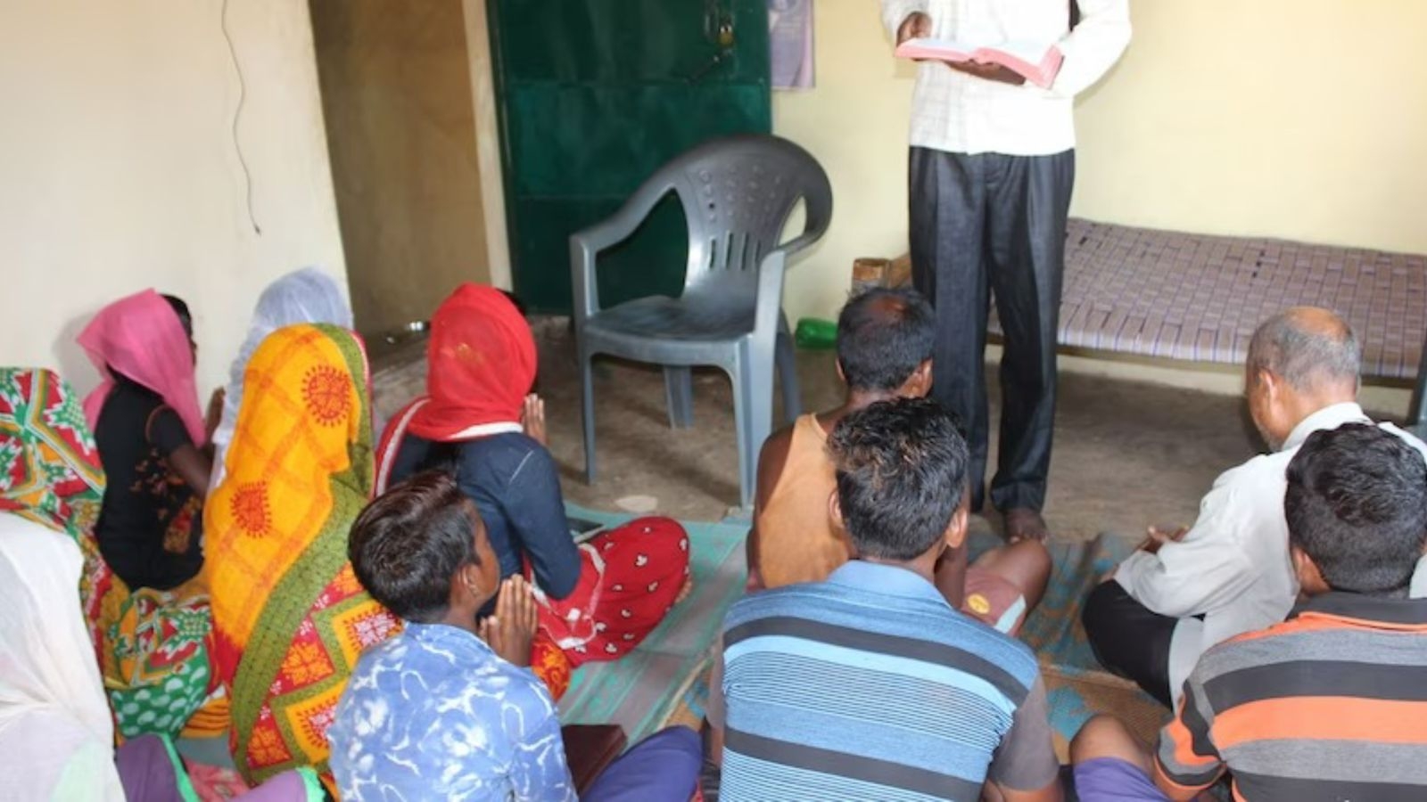 Extremistas hindus invadem igreja e deixam mais de 25 cristãos feridos na Índia 