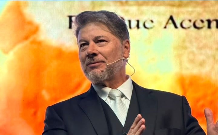 ‘Deus está levantando uma nova geração para espalhar o avivamento pelo Brasil’, diz pastor