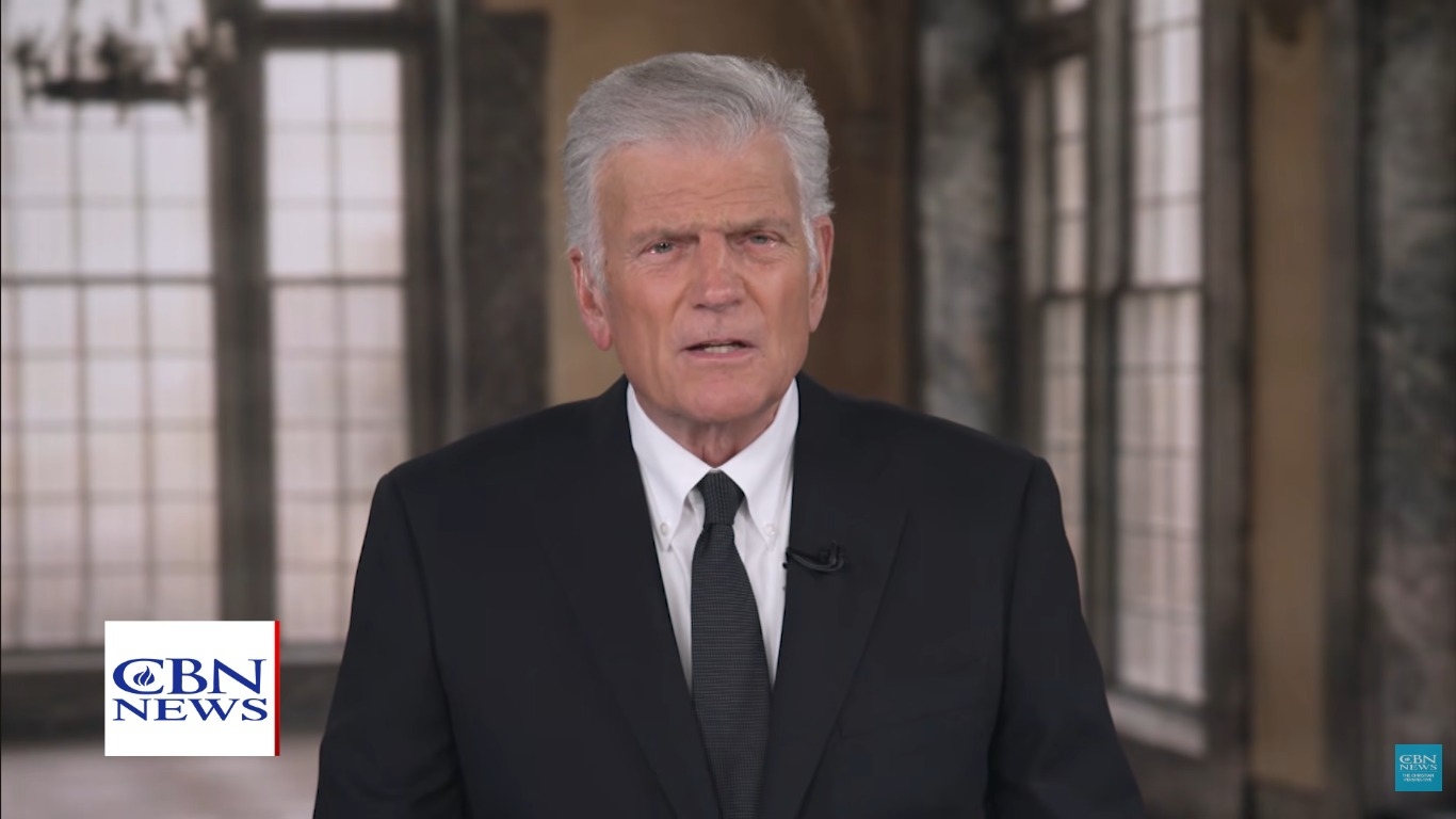 "Se você não conhece a Palavra, vai sucumbir aos ataques do diabo”, alerta Franklin Graham