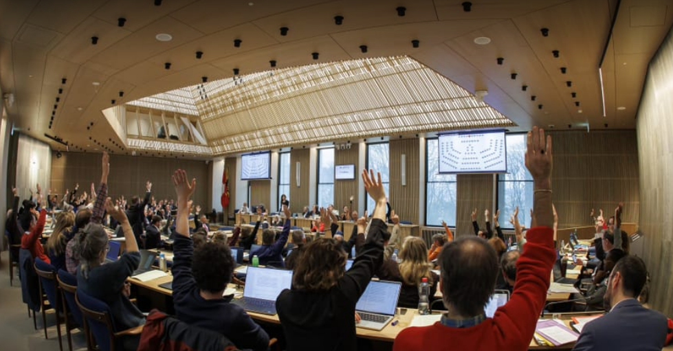 Pastores contestam lei que proíbe símbolos religiosos no Parlamento da Suíça