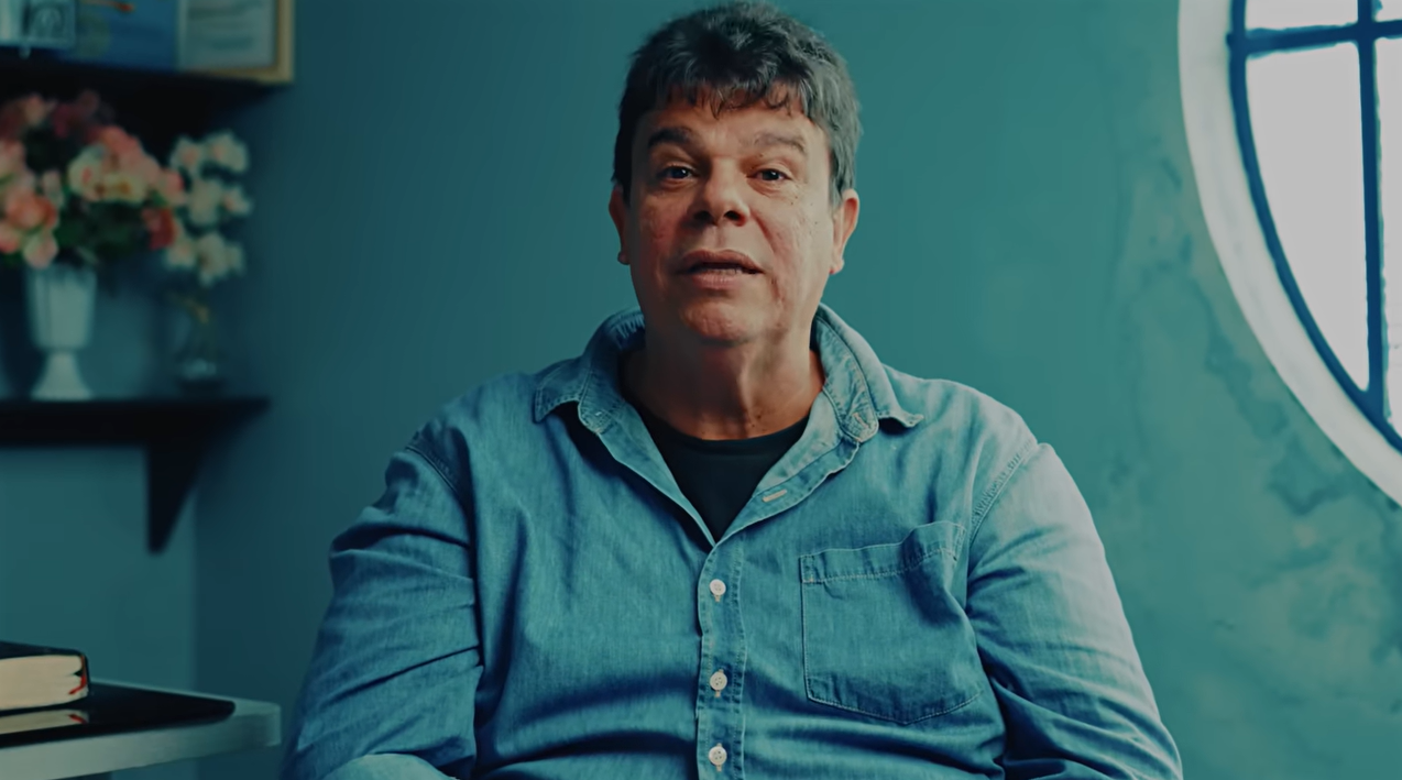 Pastor sem dinheiro para comprar leite testemunha provisão de Deus após orar por ajuda
