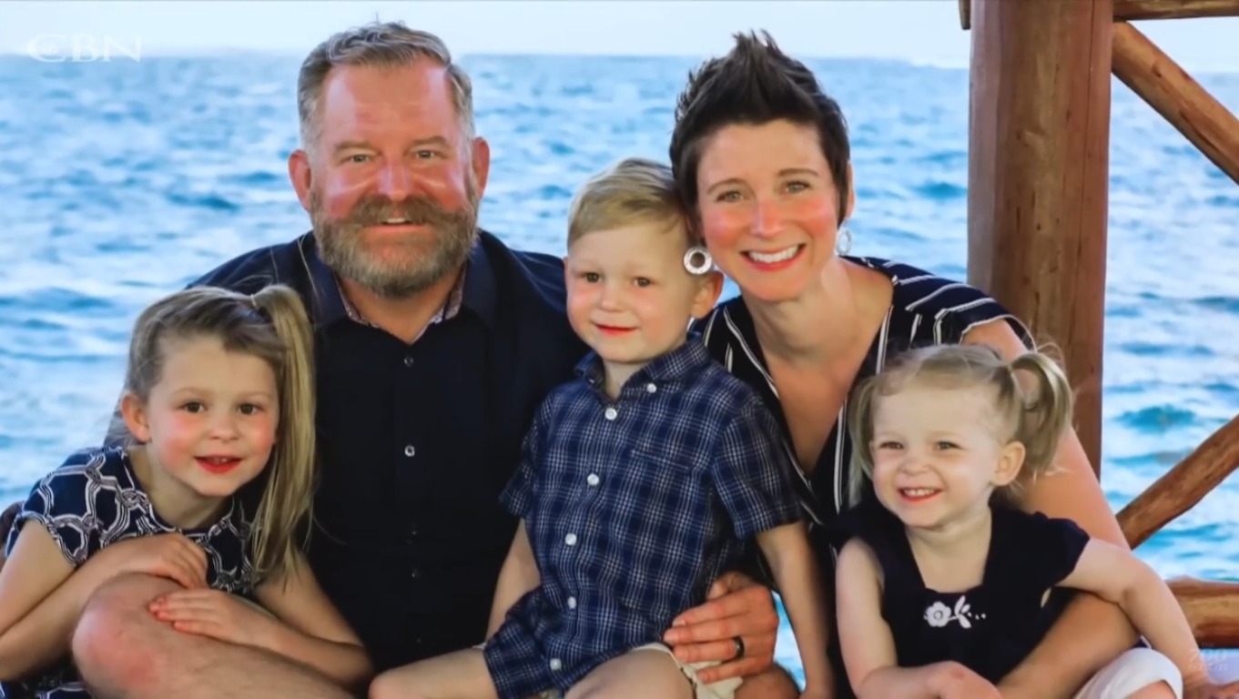 Ex-gay transformado por Deus forma família e se torna pastor: “Ele mudou minha vida”