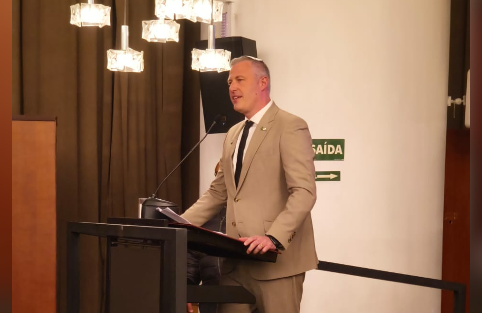 Vereadora homenageia major Rafael Rozenszajn em solenidade na Câmara Municipal de SP
