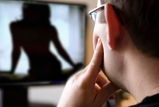 Pesquisa: Mais da metade dos homens cristãos admitem consumir pornografia 