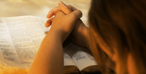 Estudos comprovam influências da oração no organismo humano
